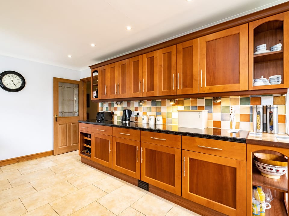 Cottage | Private kitchen | Fridge, microwave, dishwasher, electric kettle