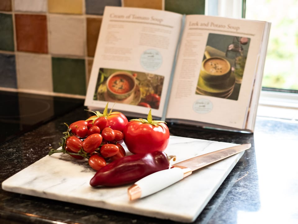 Cottage | Private kitchen | Fridge, microwave, dishwasher, electric kettle