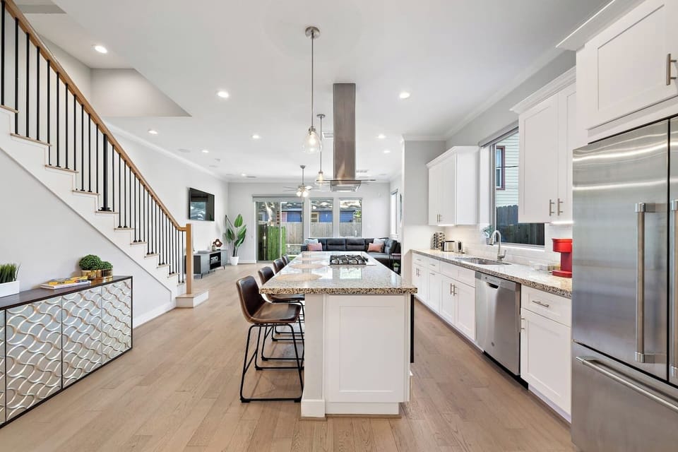 Welcome to this spacious modern kitchen that opens to both the living room and dining area. Kitchen island w/seating to entertain while you cook on the gas cooktop.