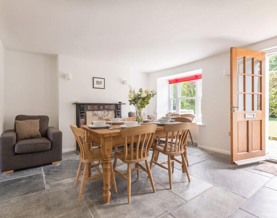 Cottage | Dining