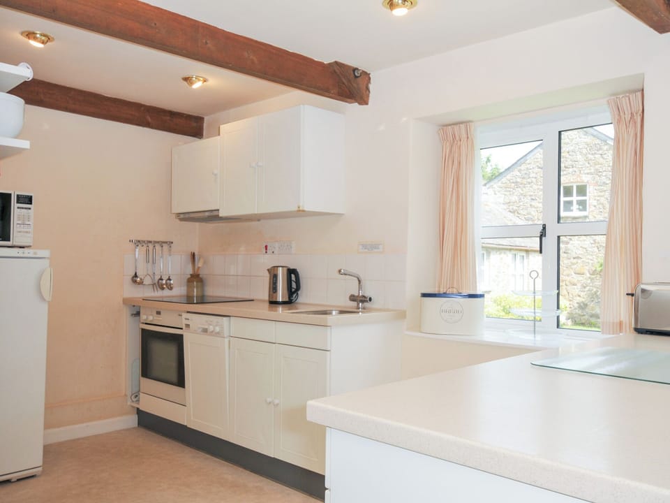 Cottage | Private kitchen | Fridge, microwave, dishwasher, cookware/dishes/utensils