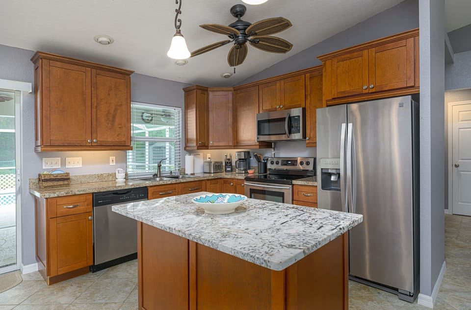 Kitchen with all the comforts of home. 
