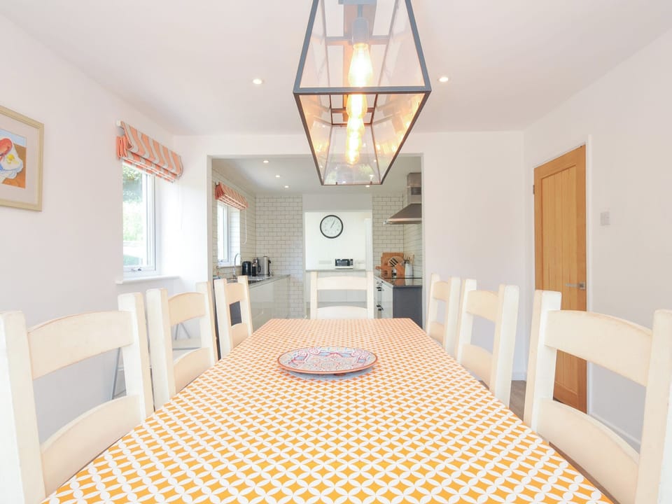 Cottage | Dining
