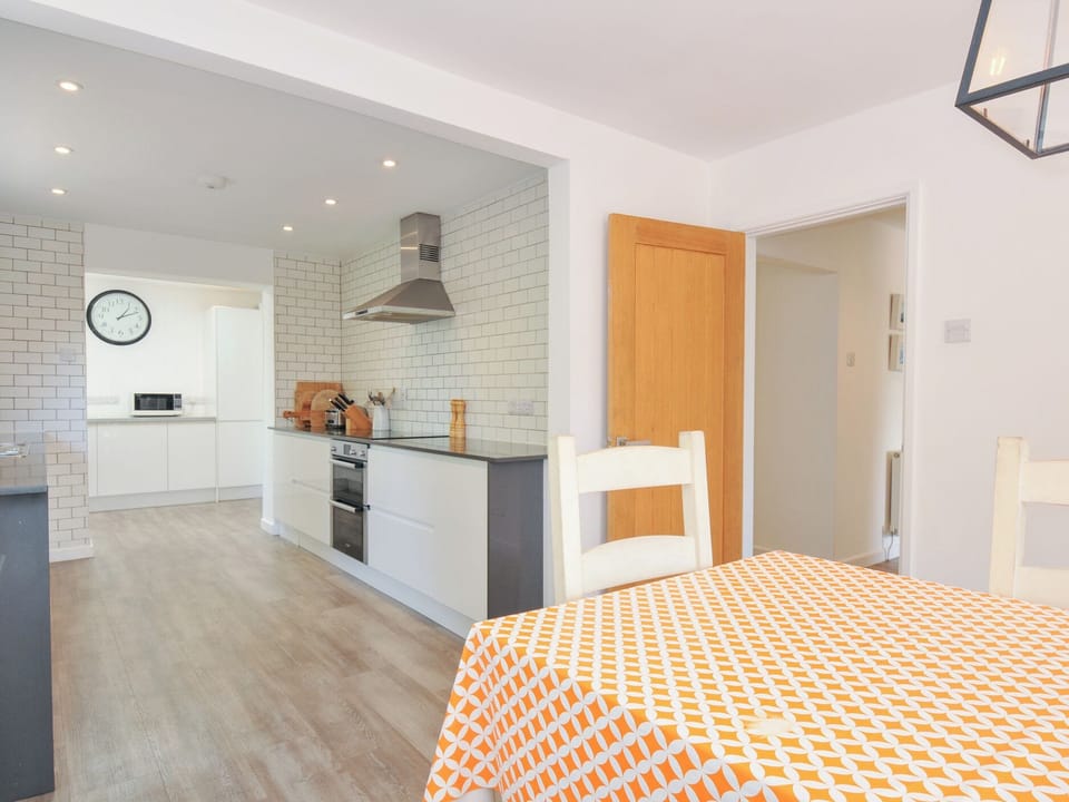 Cottage | Dining