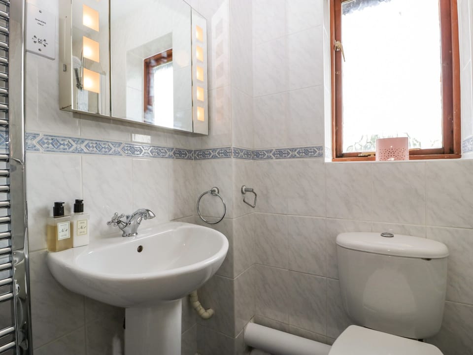 16 Mythern Meadow Cottage in Trowbridge