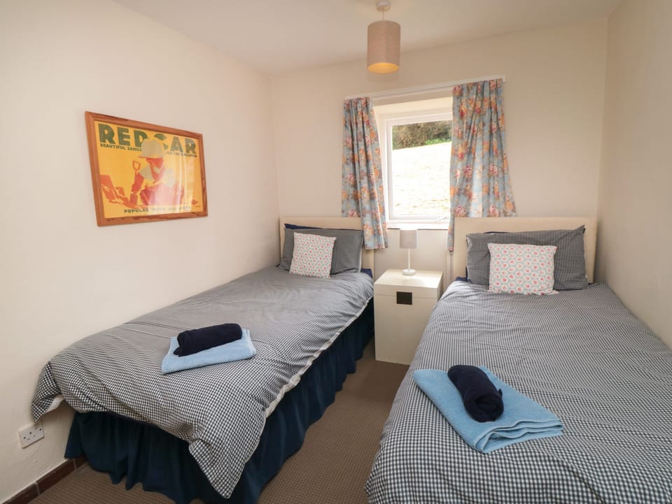 Cottage | 2 bedrooms, WiFi (free), individually decorated, individually furnished