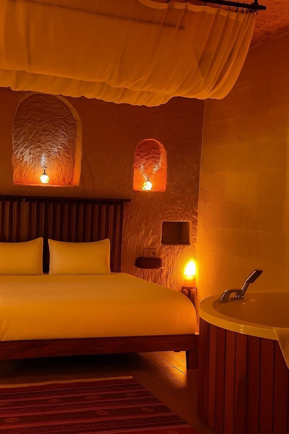 Deluxe Studio Suite | Premium bedding, minibar, in-room safe, iron/ironing board