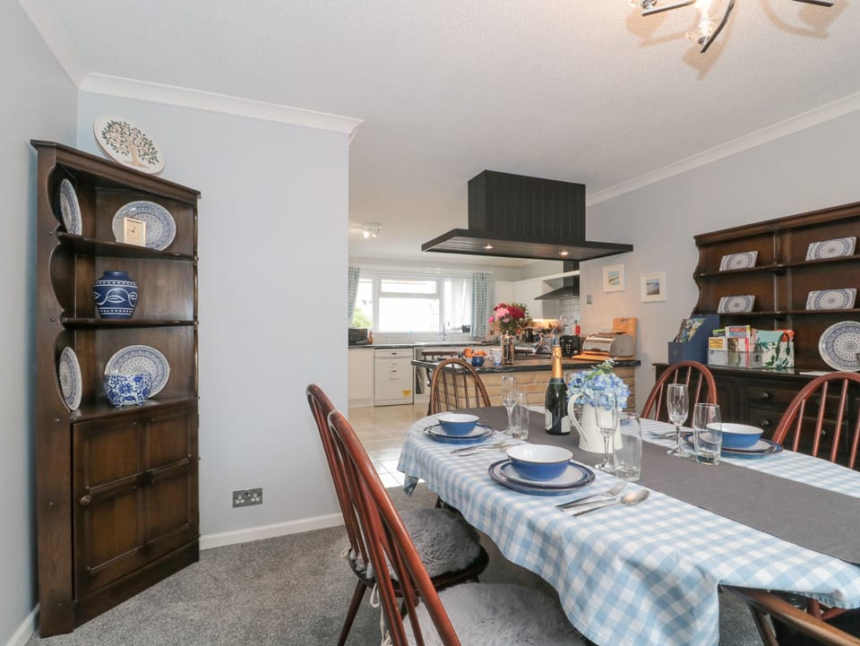 Cottage | Dining