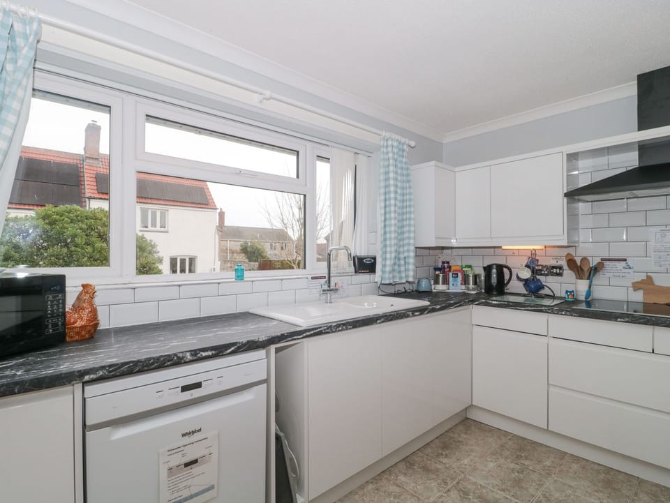 Cottage | Private kitchen | Fridge, microwave, dishwasher, electric kettle