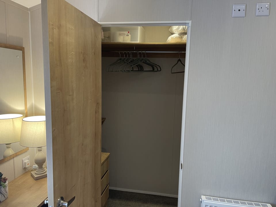 Cabin | 2 bedrooms, iron/ironing board, bed sheets