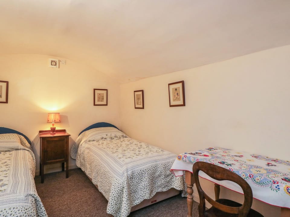 Dollar Ward House Basement Cottage in Cirencester