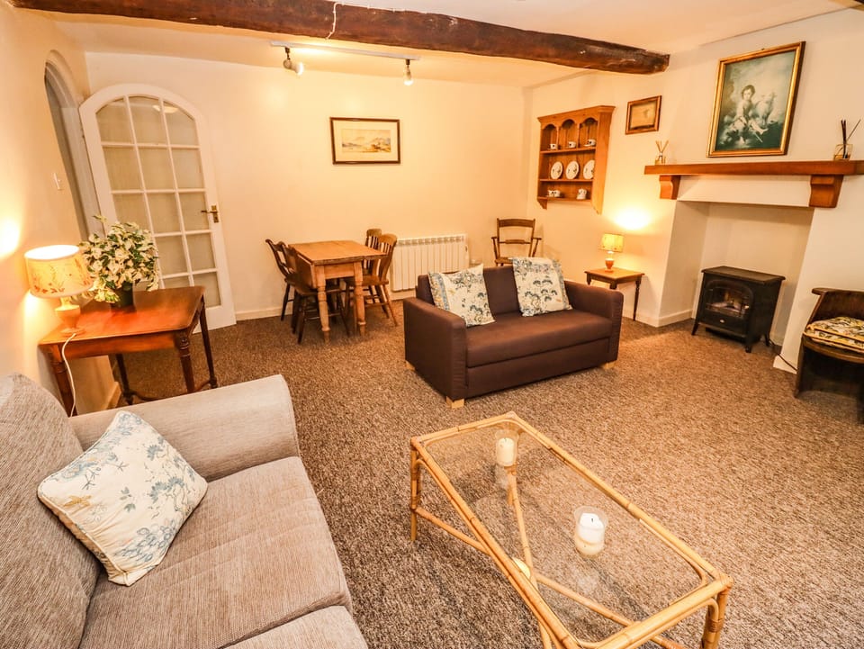Cottage | Living room | Fireplace