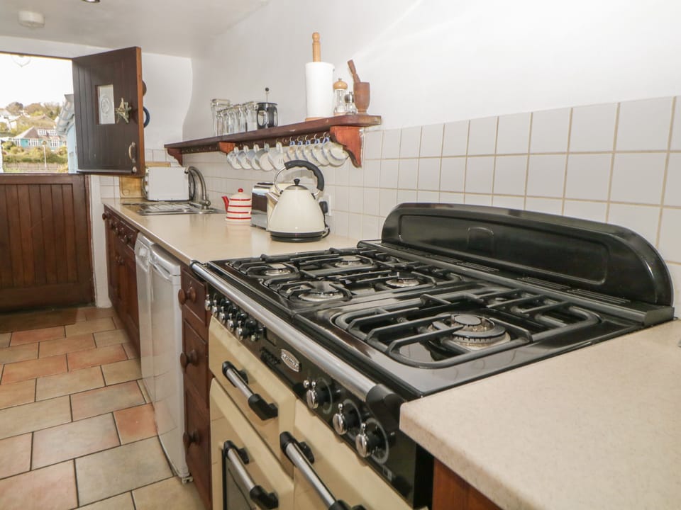 Cottage | Private kitchen | Fridge, microwave, dishwasher, electric kettle