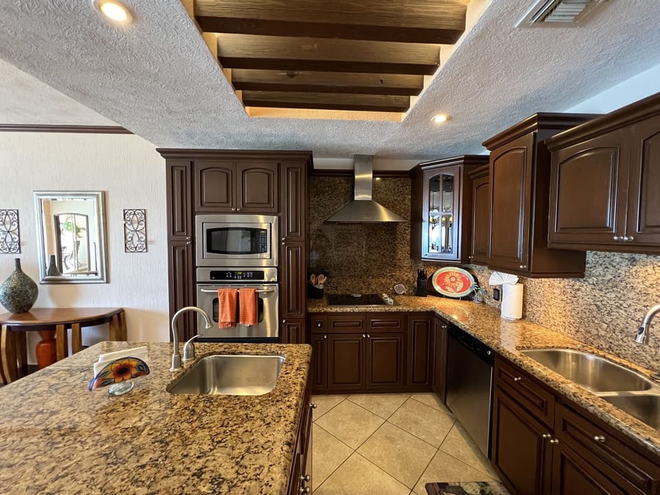 Full kitchen