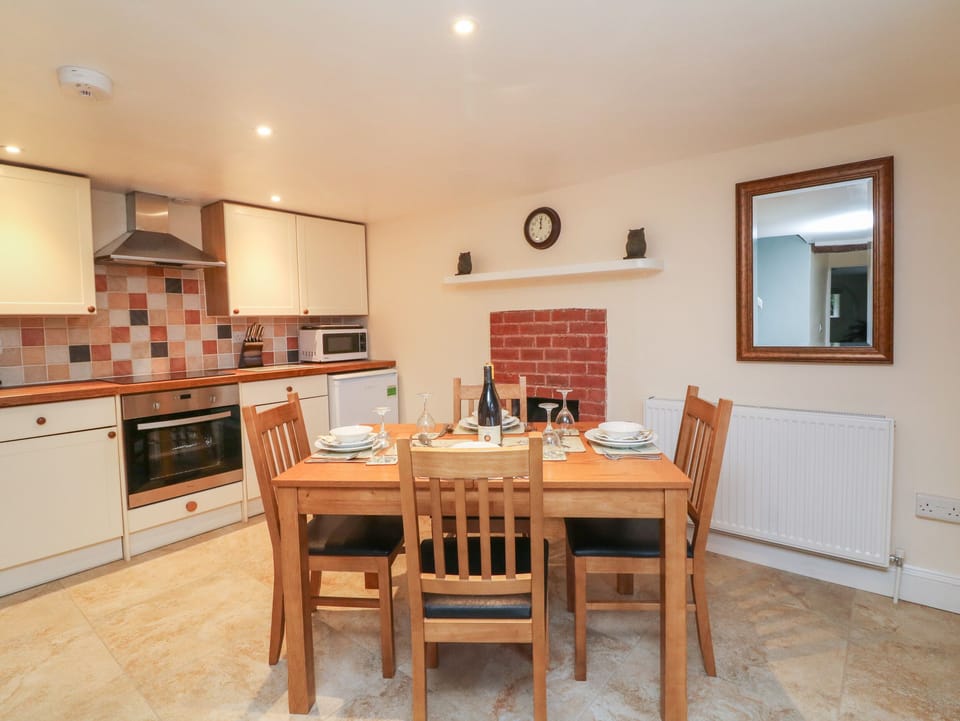 Cottage | Private kitchen | Fridge, dishwasher, electric kettle, toaster