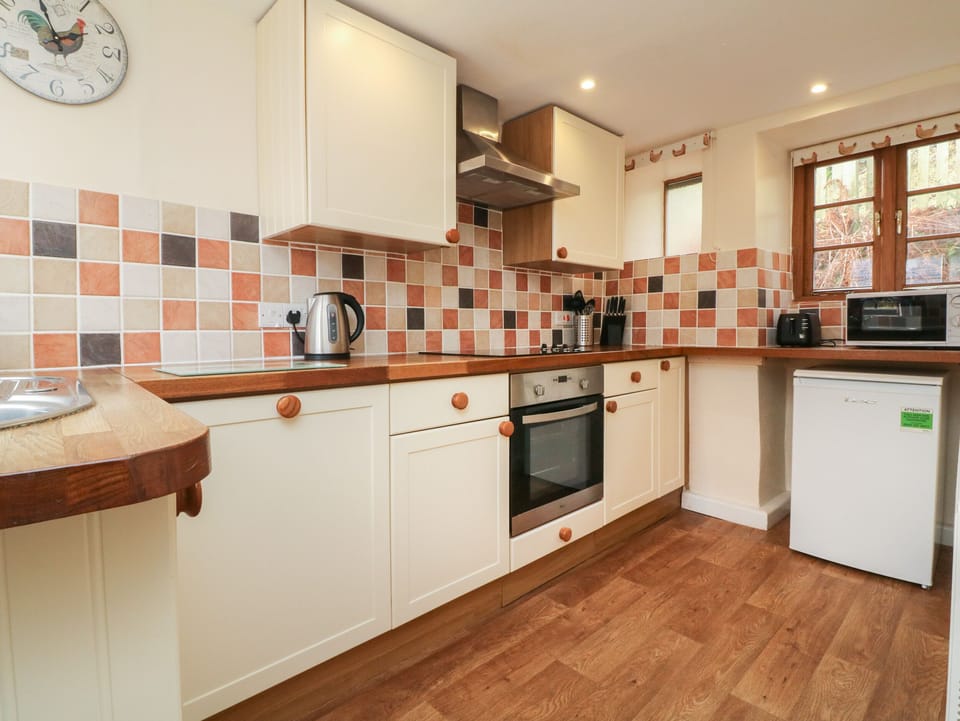 Cottage | Private kitchen | Fridge, microwave, dishwasher, electric kettle