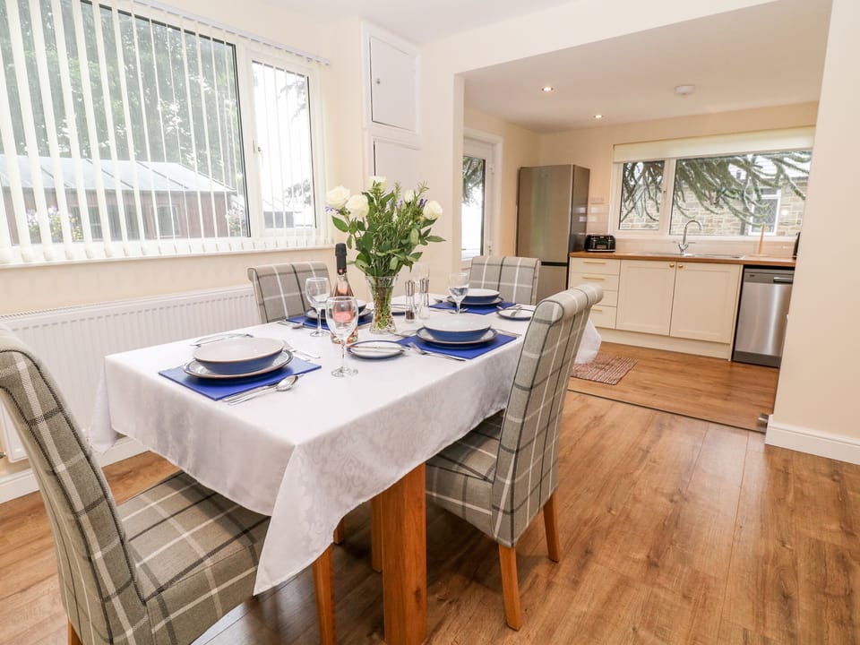 Cottage | Private kitchen | Fridge, microwave, dishwasher, electric kettle