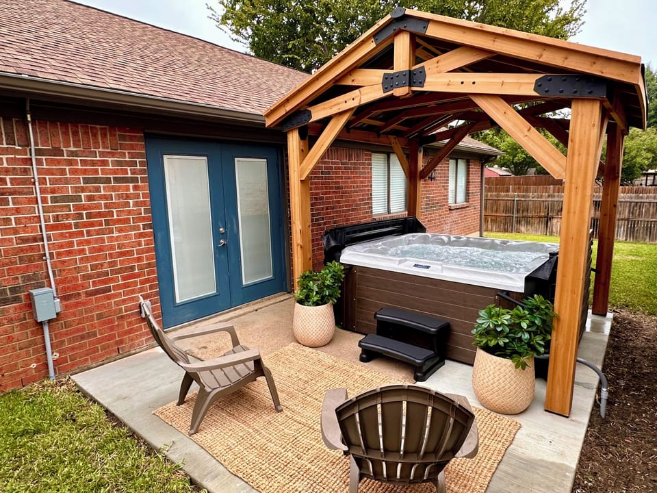 Come enjoy our new hot tub! Perfect way to relax after a long day.