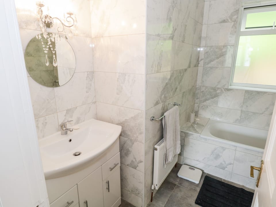 Rainbows End Cottage in Clifden