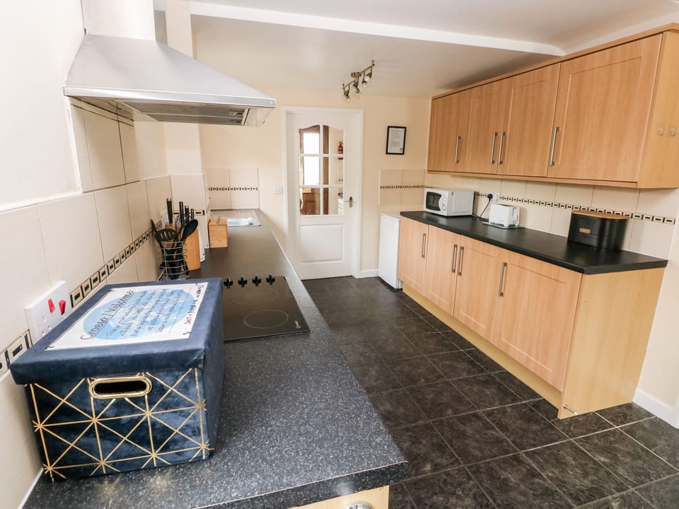 Fridge, dishwasher, electric kettle, toaster