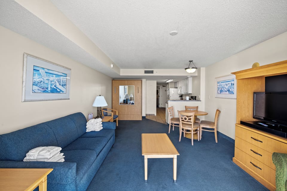 Basic Condo, 1 Bedroom, Balcony, Oceanfront (604) | Living area | TV