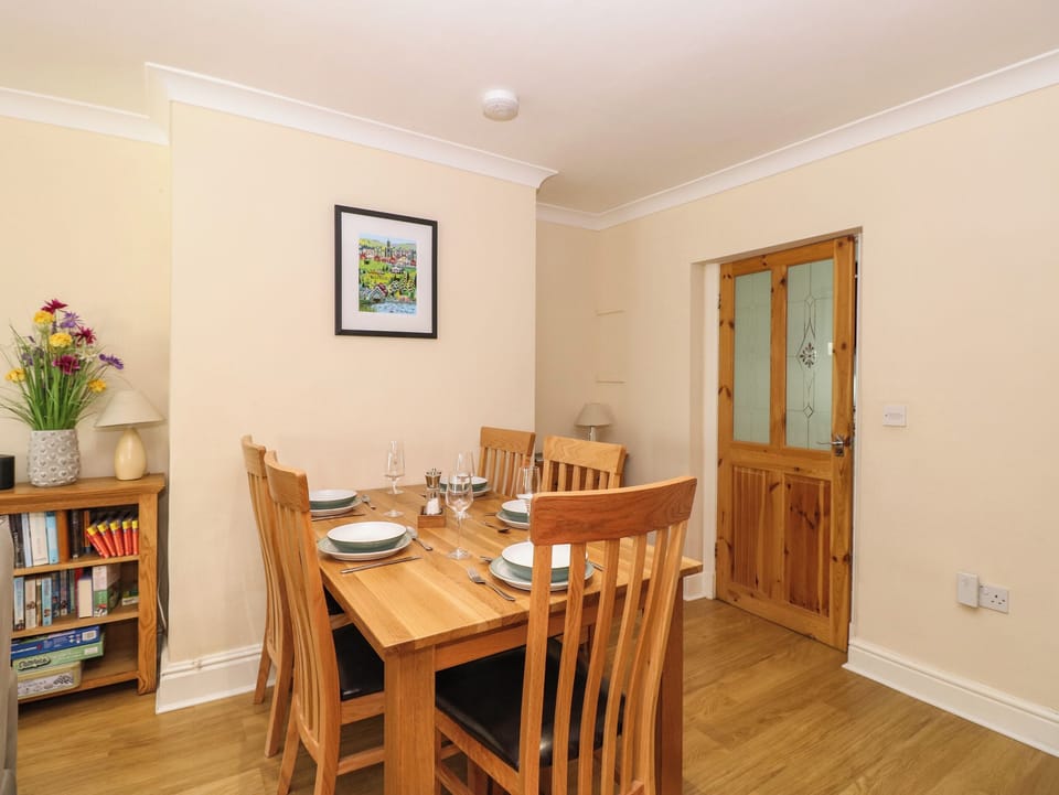 Cottage | Dining
