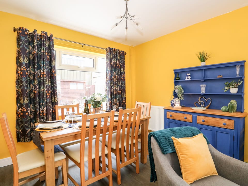 Cottage | Private kitchen | Fridge, microwave, dishwasher, electric kettle