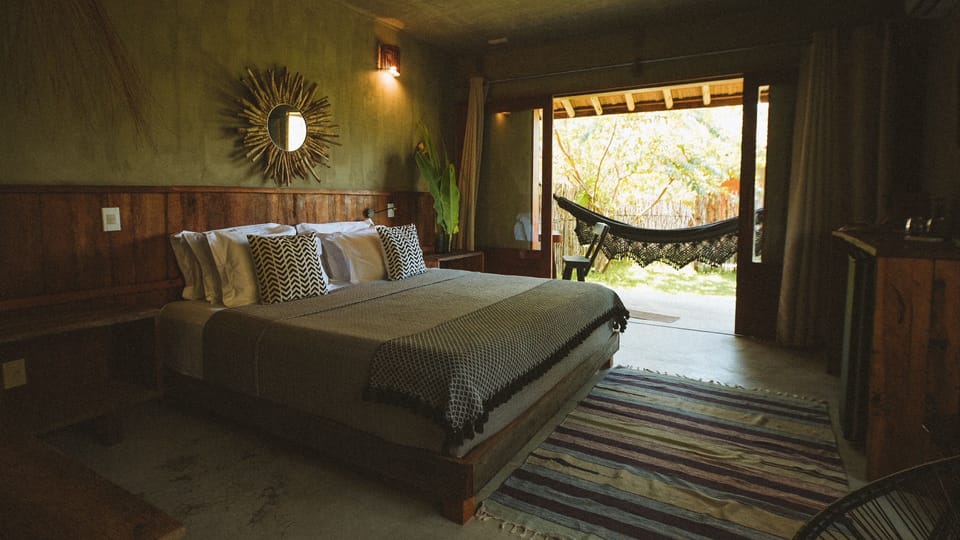 Standard Room | Minibar, in-room safe, laptop workspace, blackout drapes
