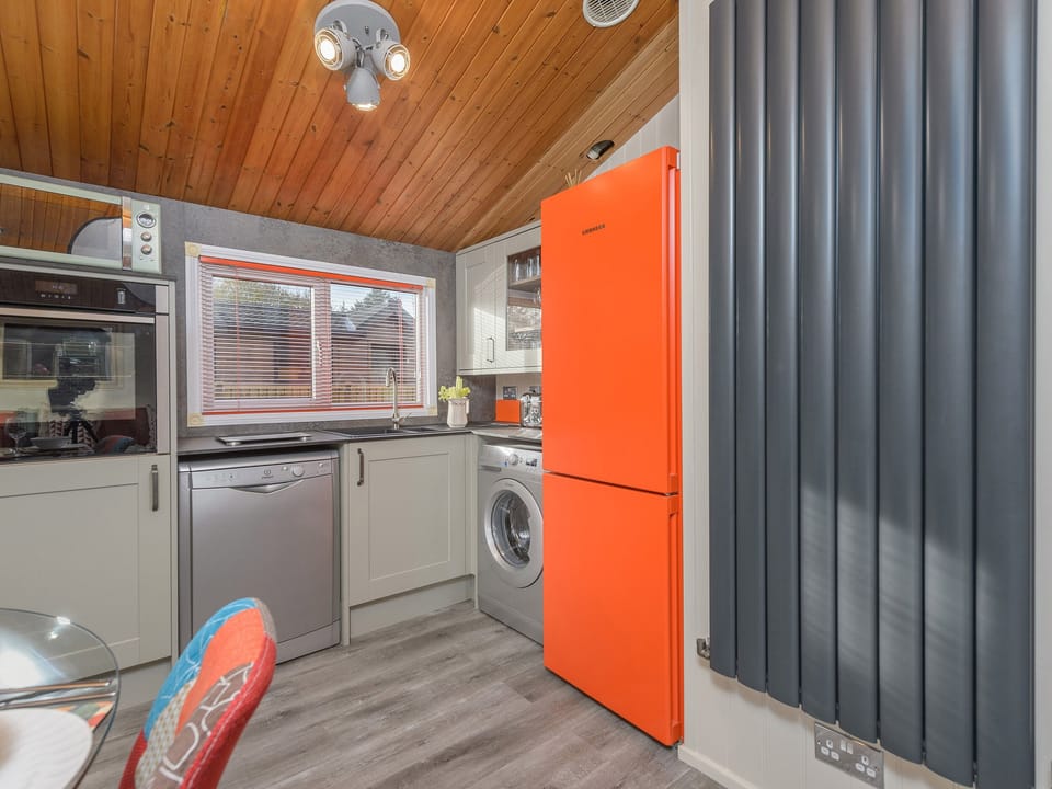 Cottage | Private kitchen | Fridge, microwave, dishwasher, electric kettle