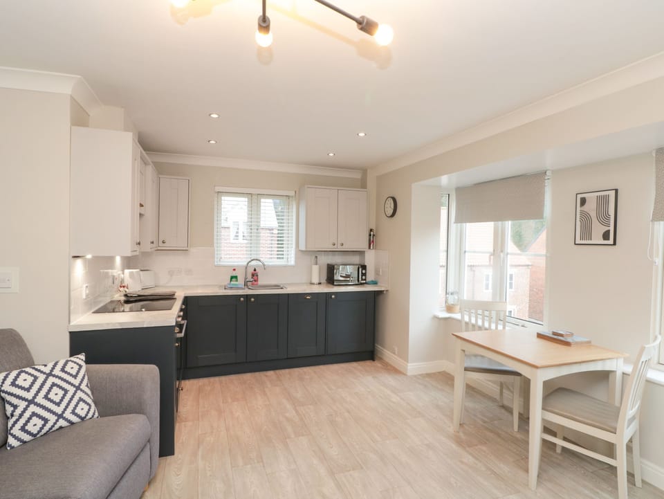 Cottage | Private kitchen | Fridge, microwave, dishwasher, electric kettle