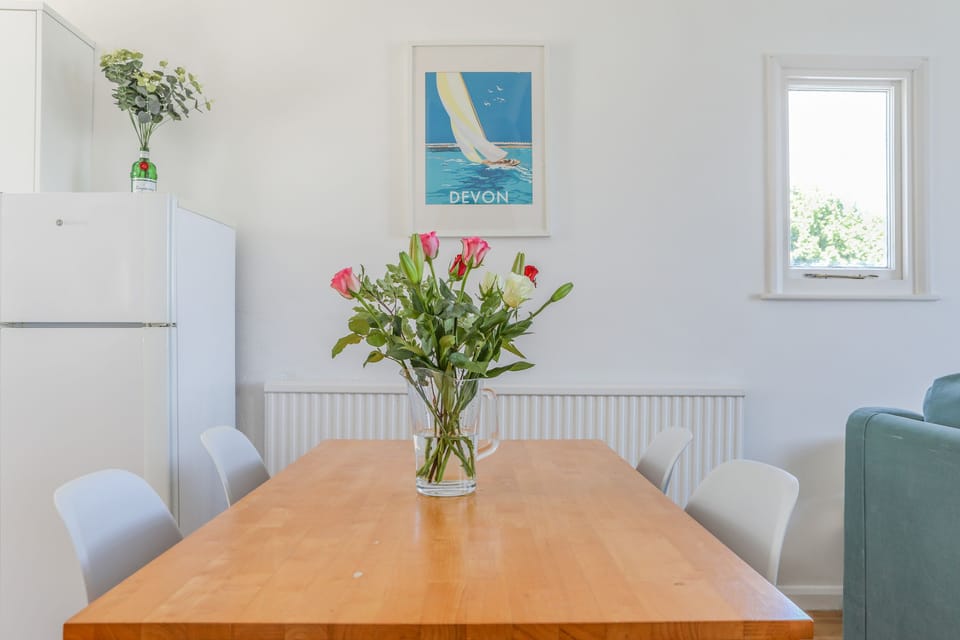 Cottage | Private kitchen | Fridge, microwave, dishwasher, cookware/dishes/utensils