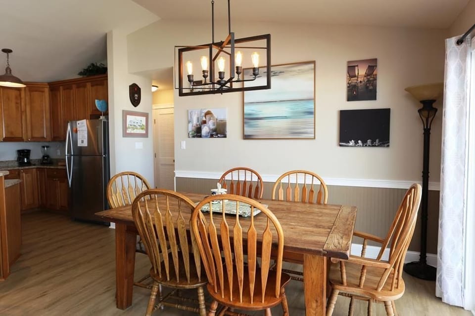 House, Multiple Beds (Buckleys Beach House) | Dining