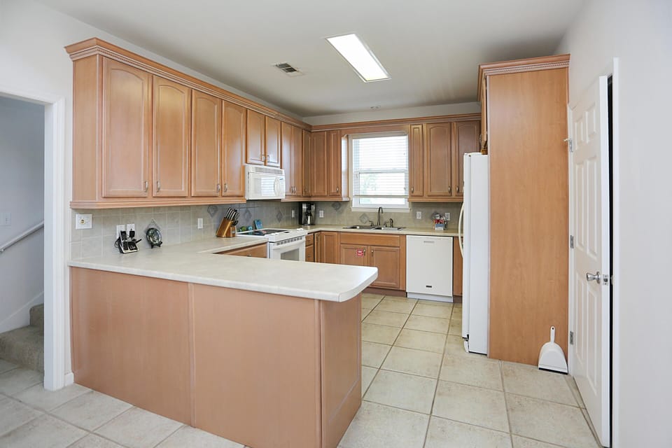 House, Multiple Beds (Beach Please) | Private kitchen | Cookware/dishes/utensils