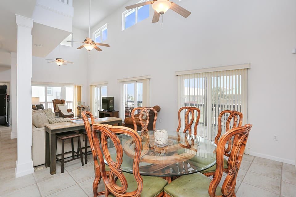 House, Multiple Beds (Beach Please) | Dining