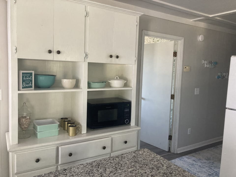 Kitchen wall cabinet 