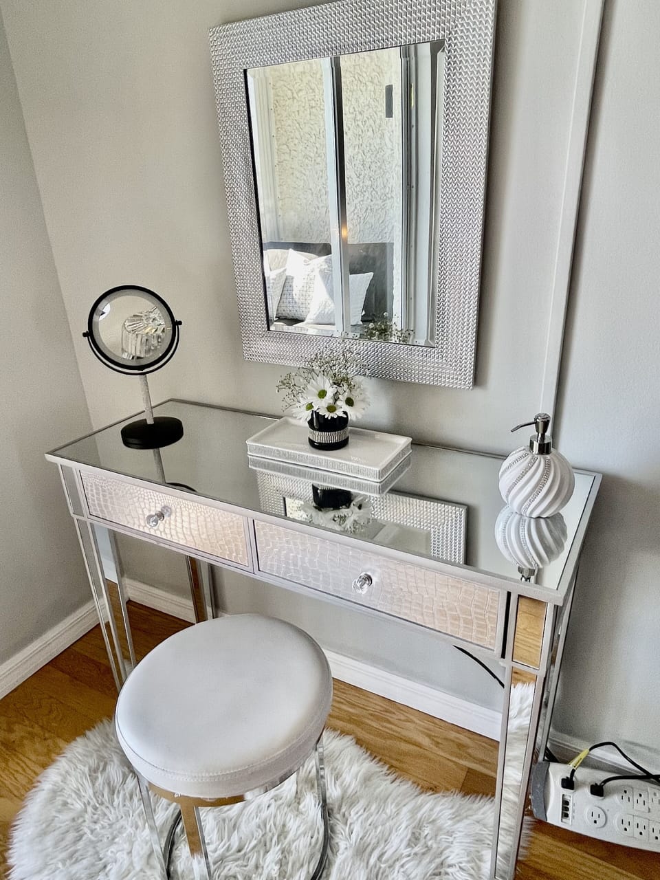 desk or a make up vanity in the king bedroom