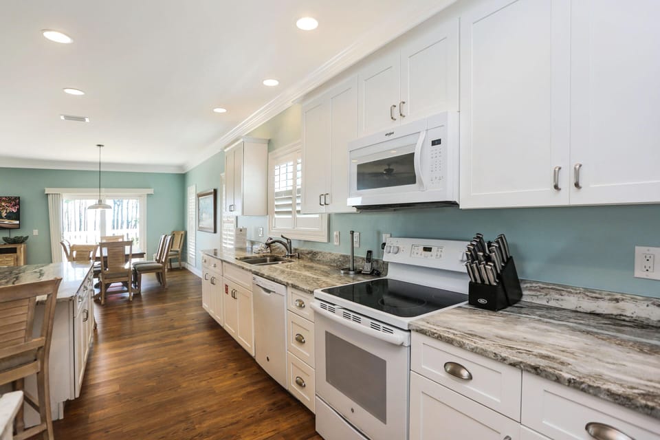 House, Multiple Beds (Treasure Road) | Private kitchen