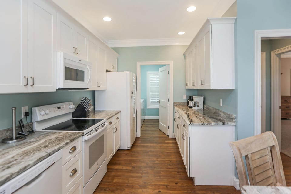 House, Multiple Beds (Treasure Road) | Private kitchen