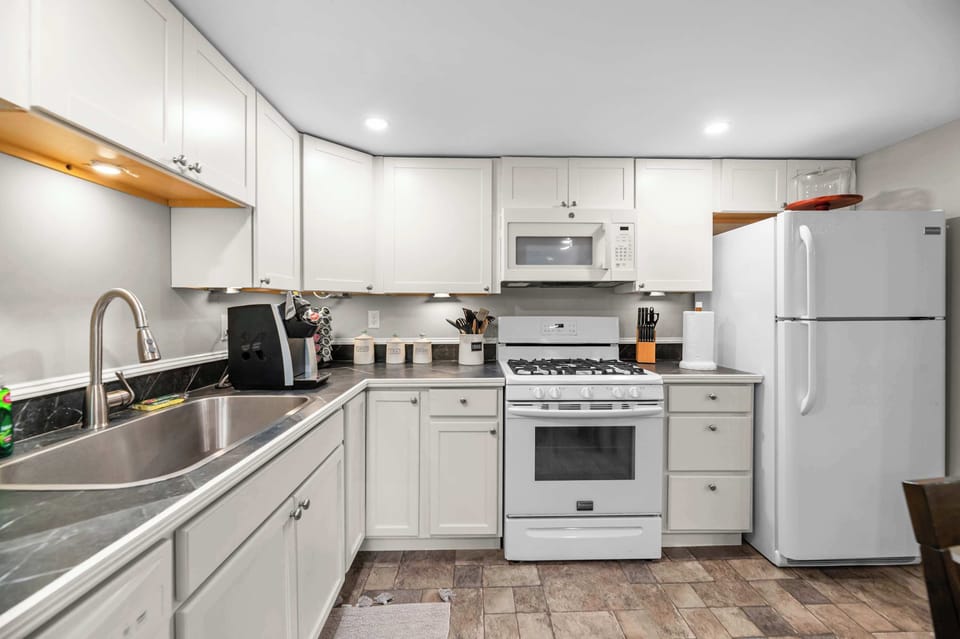 Fully equipped kitchen with full-size appliances, plenty of cabinet space, and everything you need for easy meals at the cottage.
