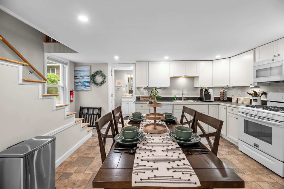 Gather around the dining table with a bright, fully equipped kitchen just steps away—perfect for breakfast before heading out on the lake or dinner together after a day on the water.