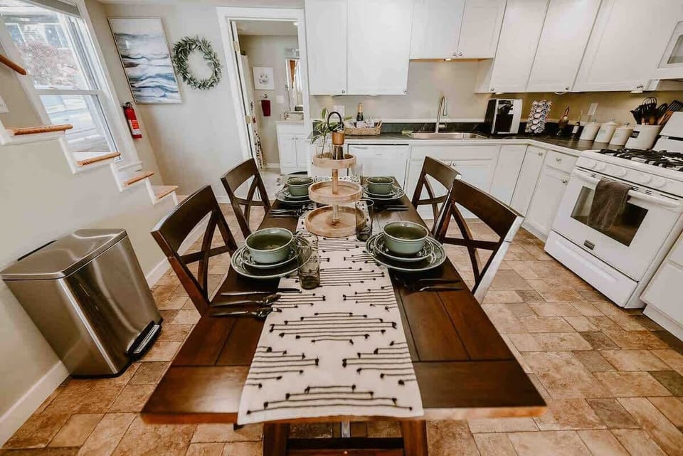 Gather around the charming dining table at Little Landing Cottage, perfect for sharing meals and making memories. With the kitchen just steps away, it’s easy to prepare and enjoy delicious meals while soaking in the cottage’s warm ambiance.