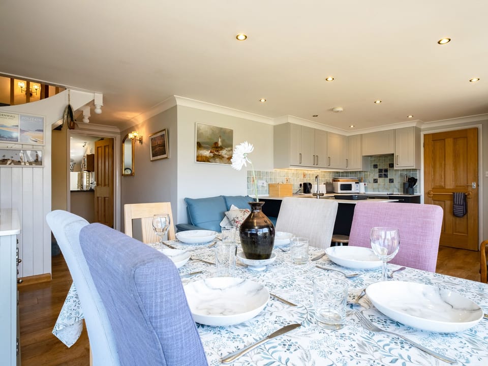 Cottage | Dining
