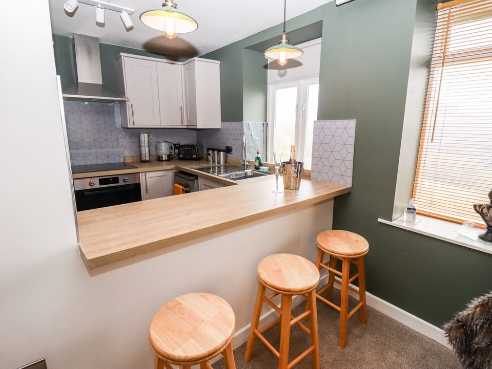 Cottage | Private kitchen | Fridge, dishwasher, electric kettle, toaster