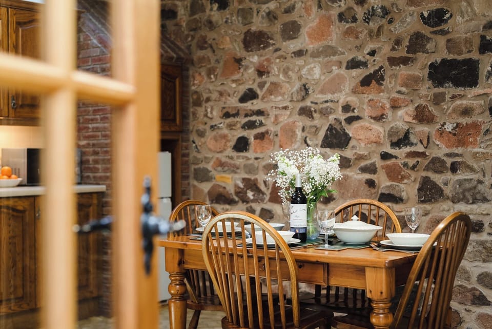 Cottage | Dining