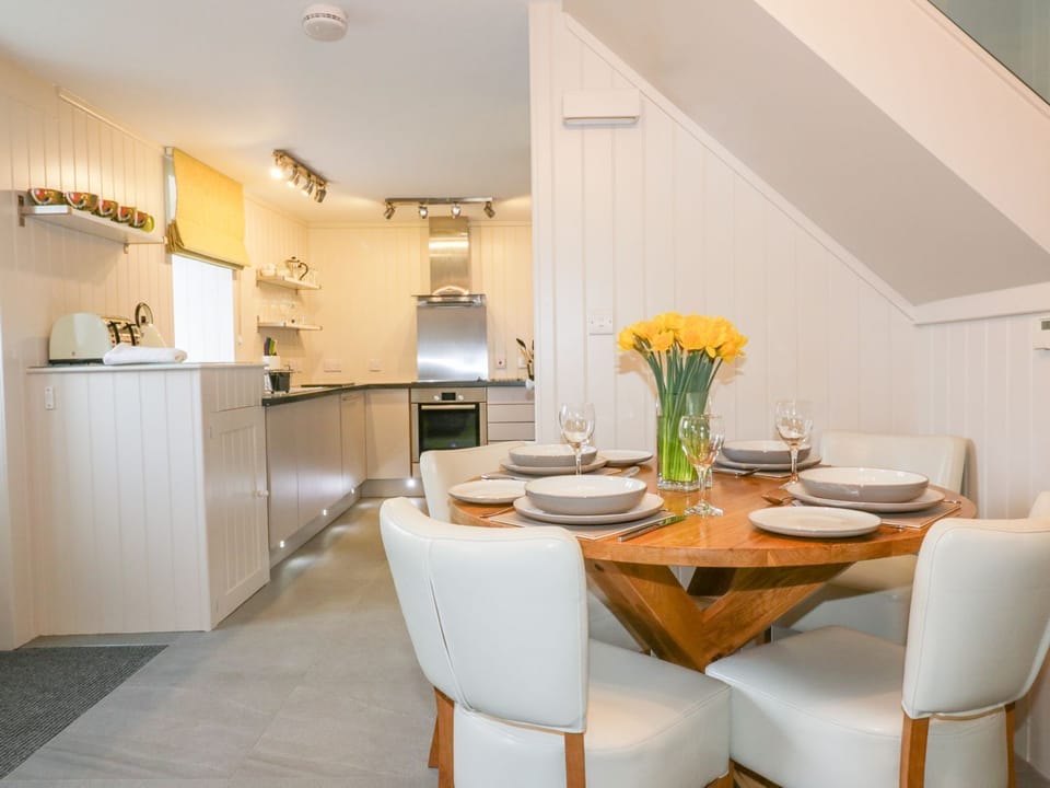 Cottage | Private kitchen | Fridge, dishwasher, electric kettle, toaster