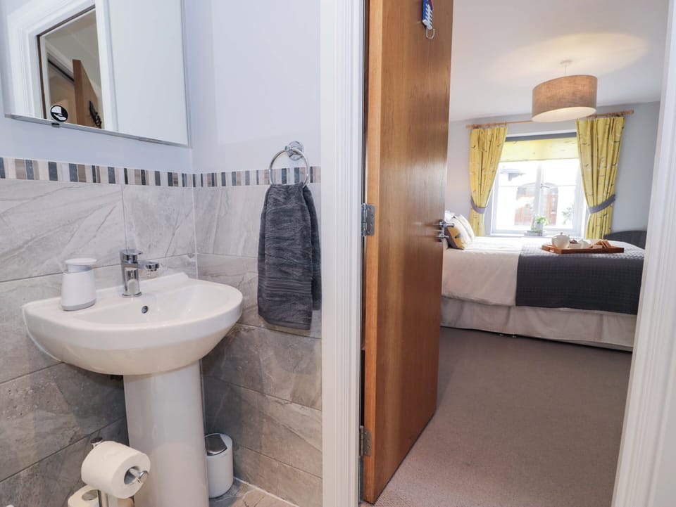 Ocean View Apartment Apartment in Wales