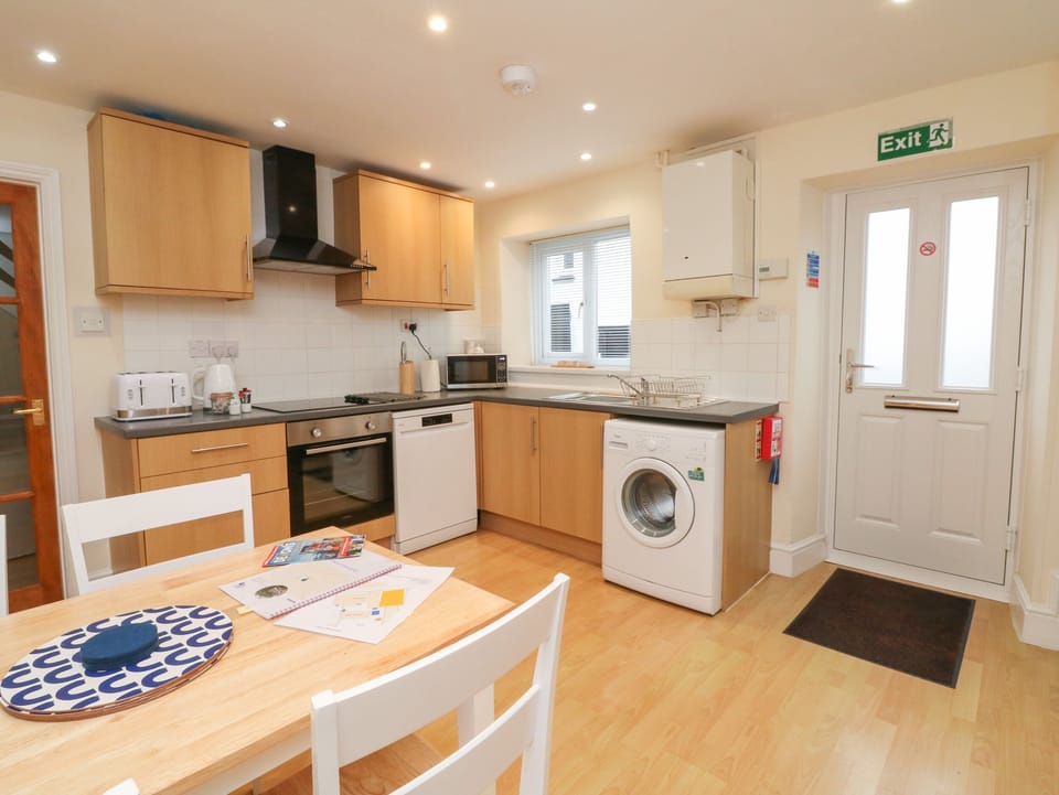 Cottage | Private kitchen | Fridge, microwave, dishwasher, electric kettle