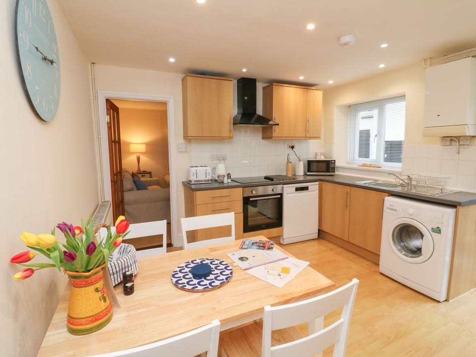 Cottage | Private kitchen | Fridge, microwave, dishwasher, electric kettle