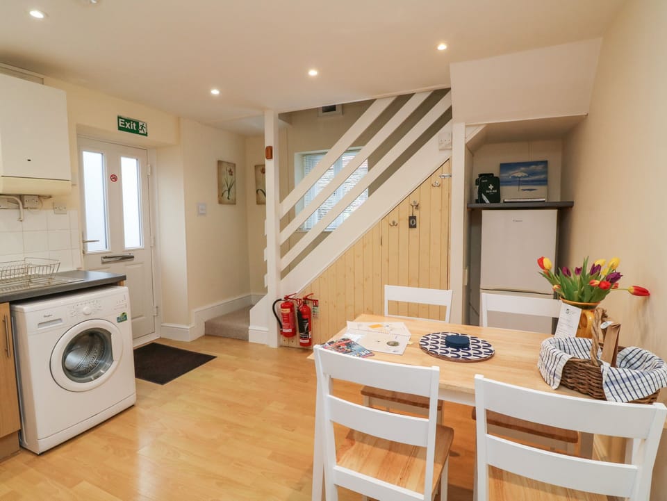 Cottage | Private kitchen | Fridge, microwave, dishwasher, electric kettle