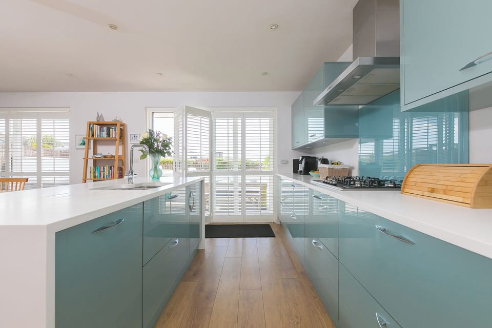 Cottage | Private kitchen | Fridge, microwave, dishwasher, electric kettle